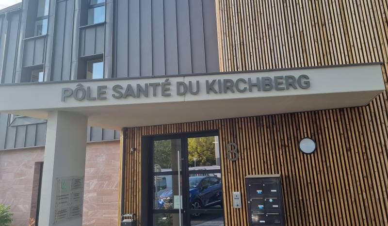 Pose d'une enseigne pour un Pôle santé situé à Barr proche Obernai