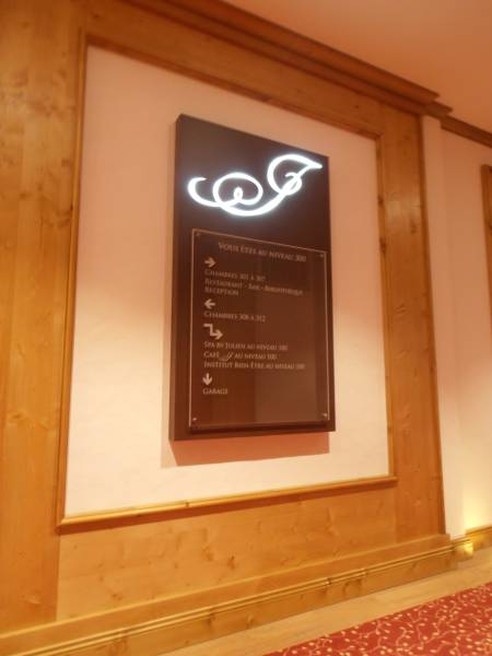 nstallation d'une signalétique d'étage lumineuse pour un hôtel/restaurant situé à Fouday proche de Schirmeck