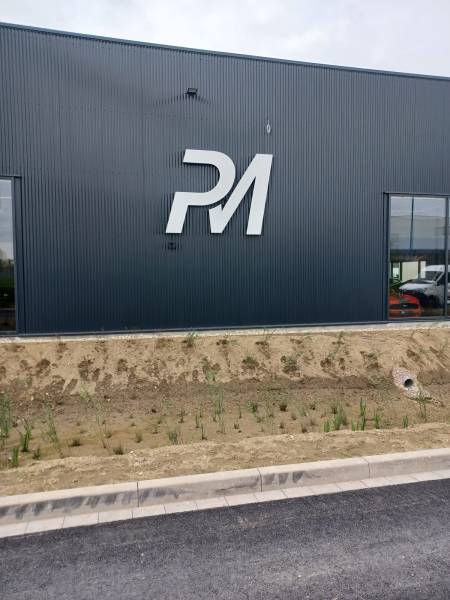 Enseignes en lettres boîtiers lumineuses pour un concessionnaire automobile à Eschau proche de Schirmeck