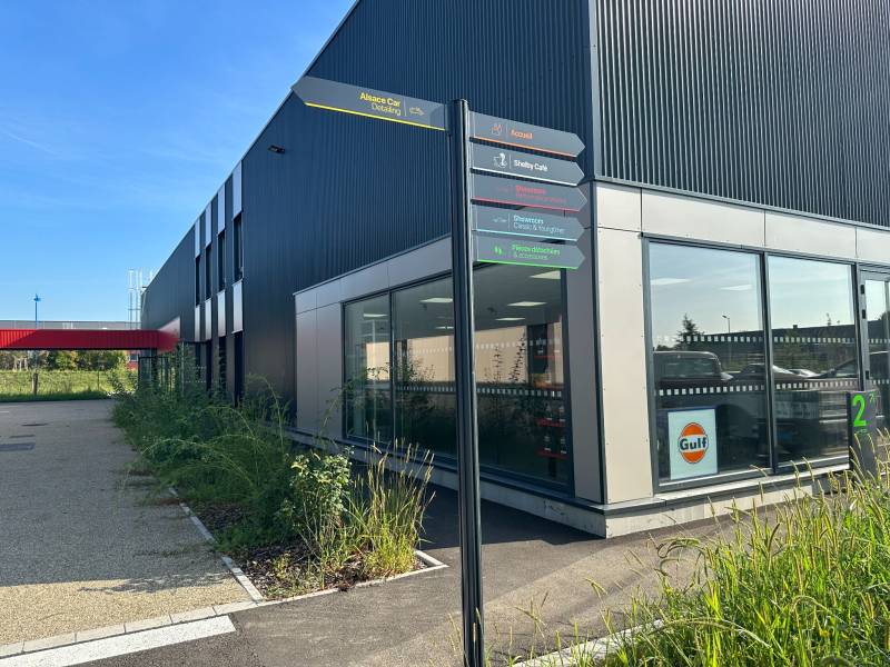 panneaux signalétique pour un concessionnaire automobile situé à Eschau proche de Ostwald