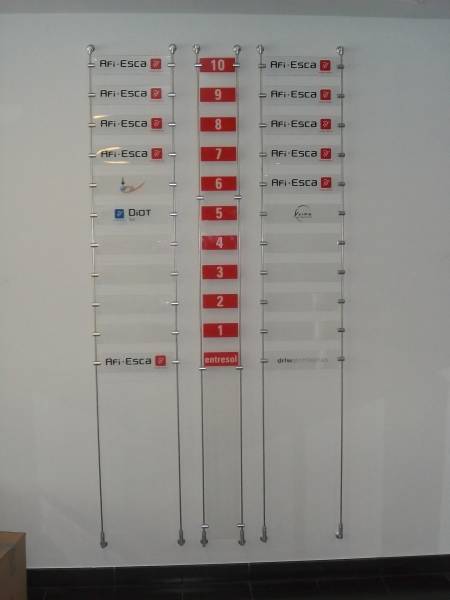 Installation de plaques Altuglas avec tiges suspendues pour un société d'assurance situé à Strasbourg proche de Mulhouse