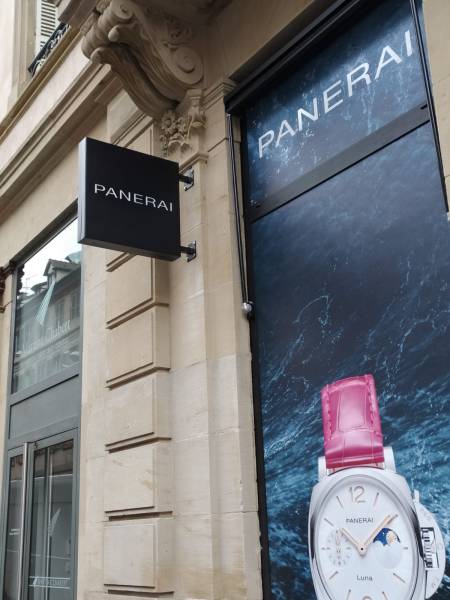 Enseigne caisson drapeau pour une boutique de montre à Strasbourg proche de Metz