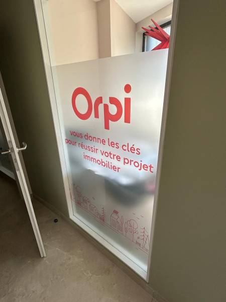 Vitrophanie GERNER dans le Grand Est, pour une communication impactante.