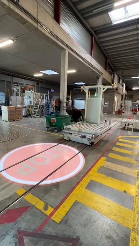 Projection lumineuse STOP activée par détection de mouvement pour sécurisation d’un chariot robotisé à Wattwiller (68).